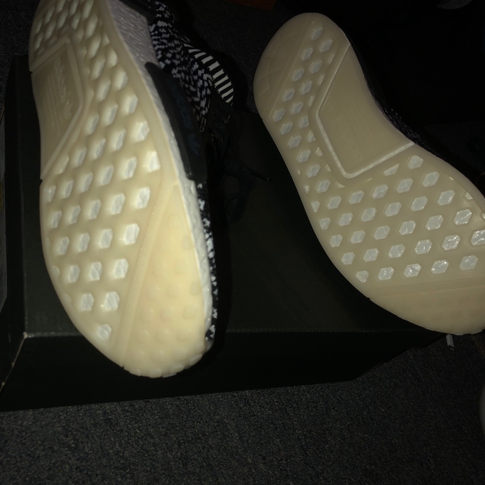 Nmd_R1 “Zebra” size 11.5 Deadstock - Picture 4 of 4